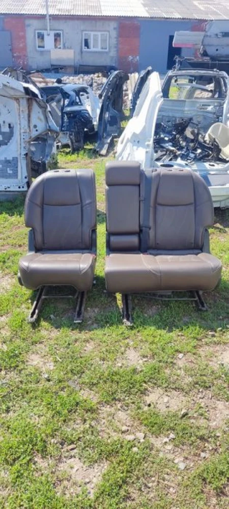 Другий ряд сидінь на Infiniti qx60 Jx35