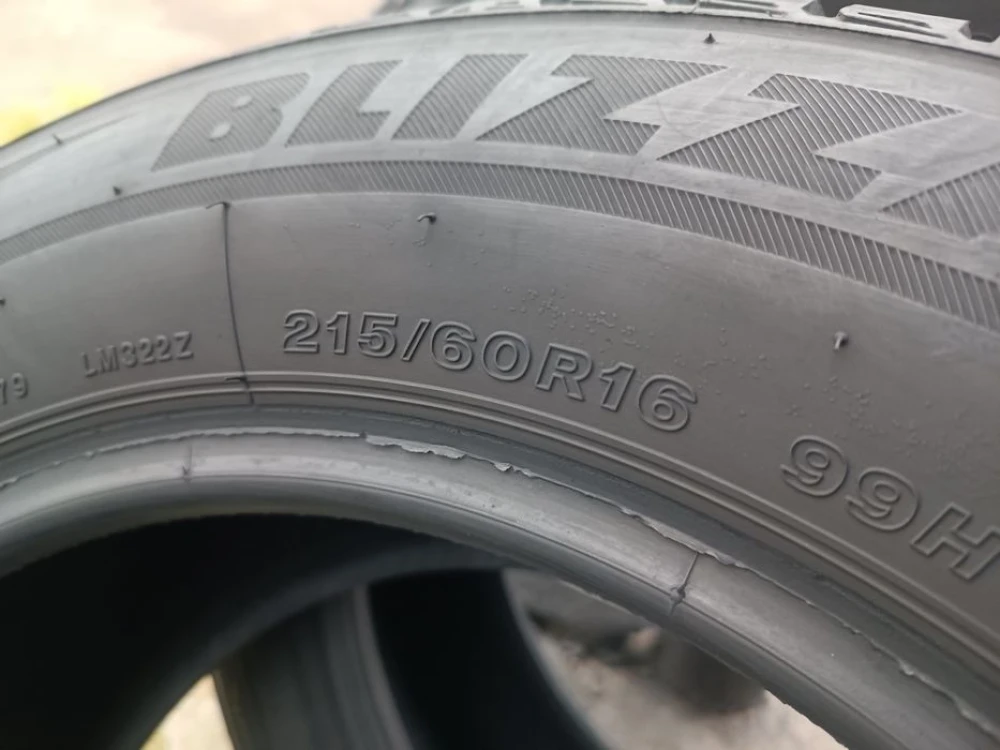 Зимові шини Bridgestone 215/60 R16 резина Р16