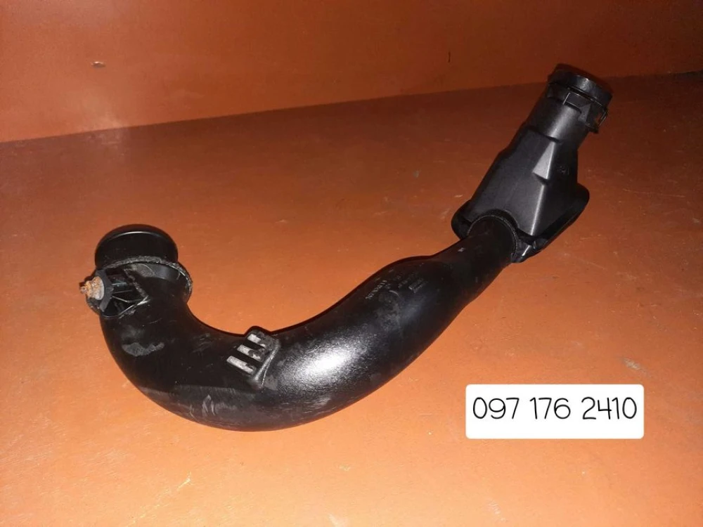 Патрубок 8200887170 Renault Trafic Opel Vivaro Nissan Primastar 2.0