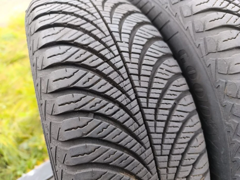 Всесезонні шини Goodyear 175/65 R15 резина Р15