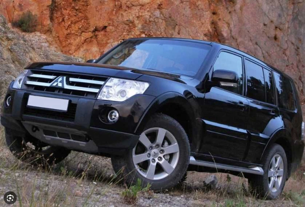 Салон (сиденья) Mitsubishi Pajero IV, черная кожа. Разборка Mitsubishi