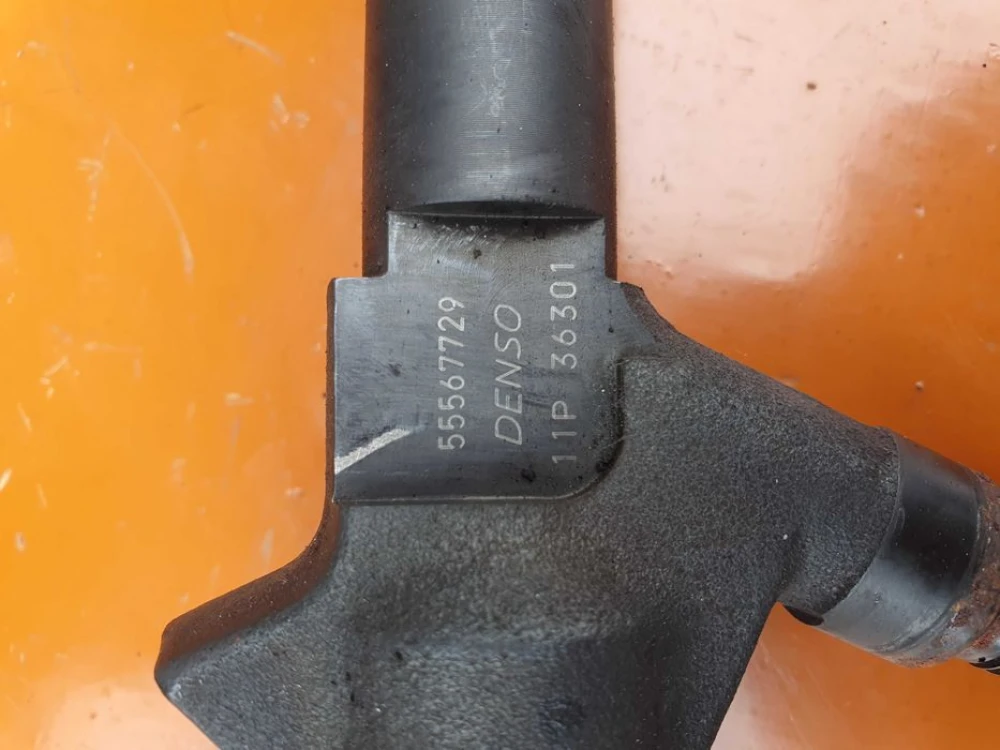 Форсунки палива 1.7 Opel 55567729
