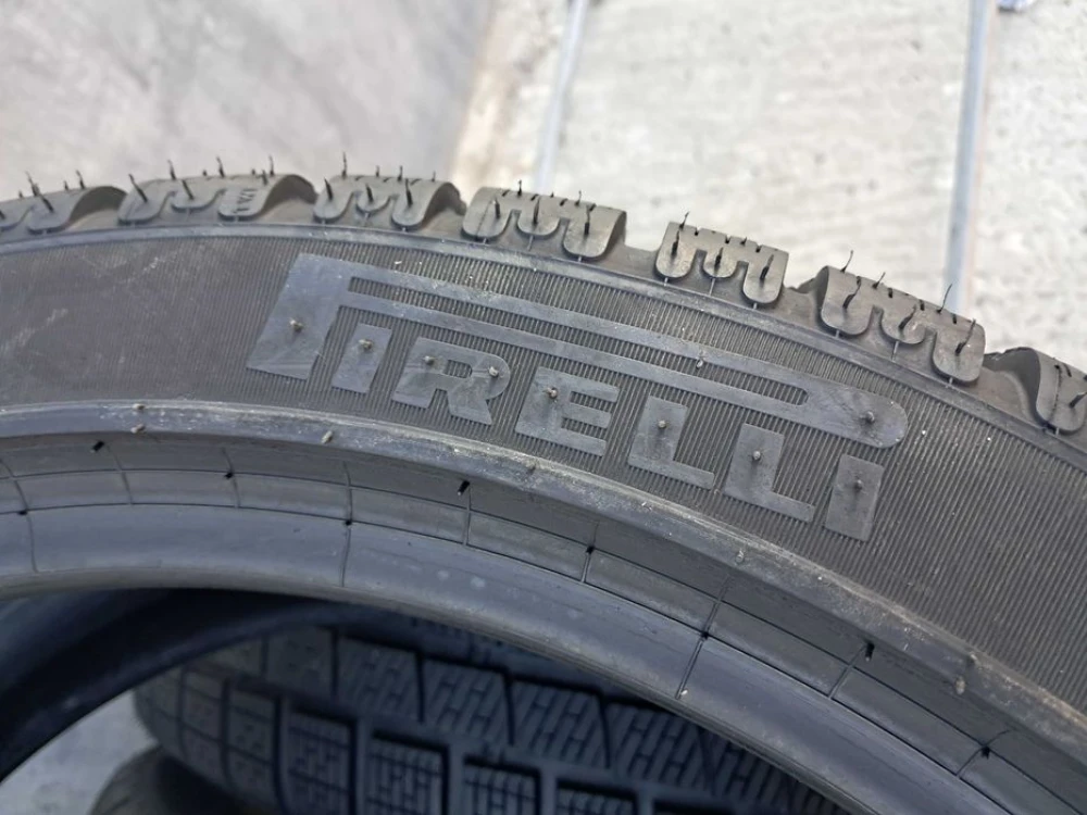 Резина зима 95% протектор Pirelli 245/40 R19 P Zero Winter Runflat