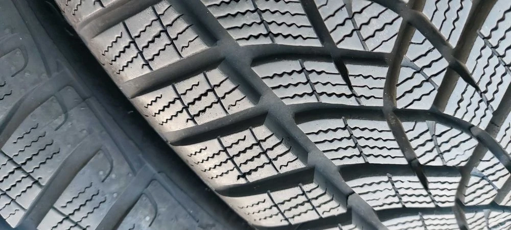 Резина зима 95% протектор Good Year 205/50 R17 Ultra Grip Performance+