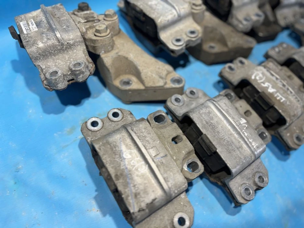 Подушка опора Коробки VW passat b6 b7 cc мкпп Б6 Б7 СС