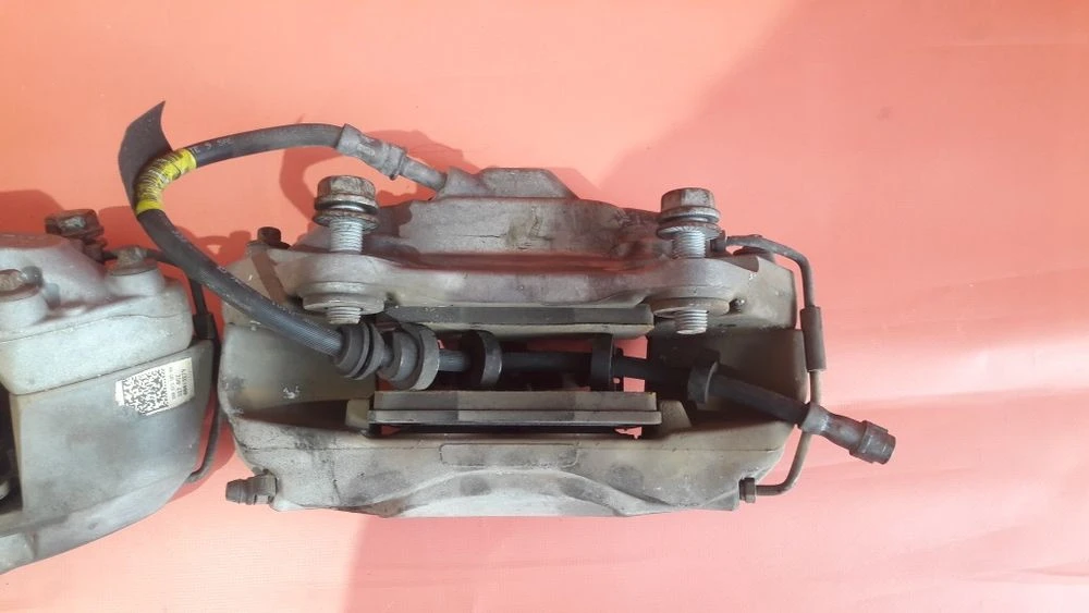 Суппорт супорт 4-поршневой передний 8R0615106  Audi Q5 Ауди ку5 кю5