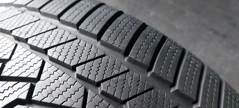 Резина зима 90% протектор Continental 225/40 R18 TS860S * SSR Runflat