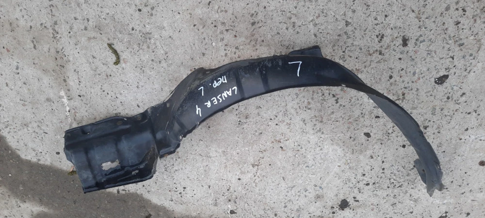MB597607 Подкрылок передний правый левый Mitsubishi Lancer IV MB597608