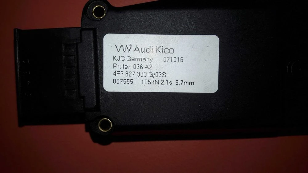 Замок крышки Доводчик  багажника 4F9827383 G/E Audi Q5 Ауди ку5 кю5