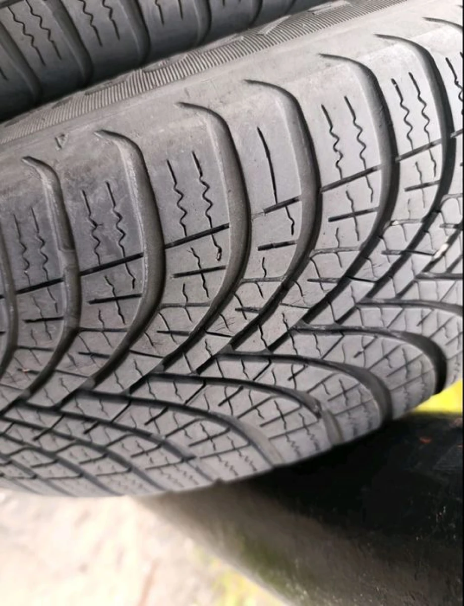 Всесезонні шини Debica 165/70 R14