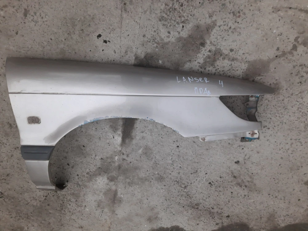 MB549986 крыло переднее правое Mitsubishi Lancer IV Разборка