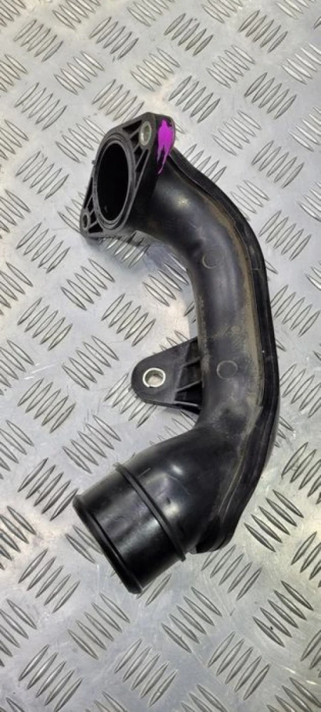 Патрубок інтеркулера правий Mazda SH0113332