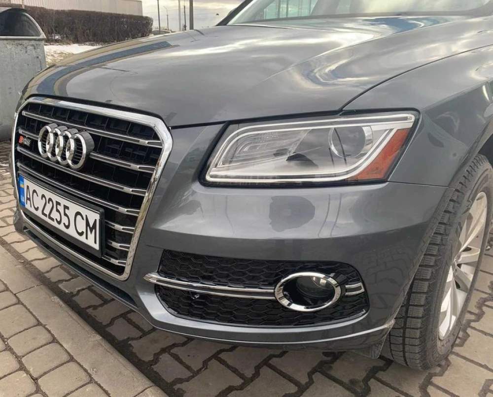 Бокові решітки Audi Q5 8R (12-16) в сток передній бампер