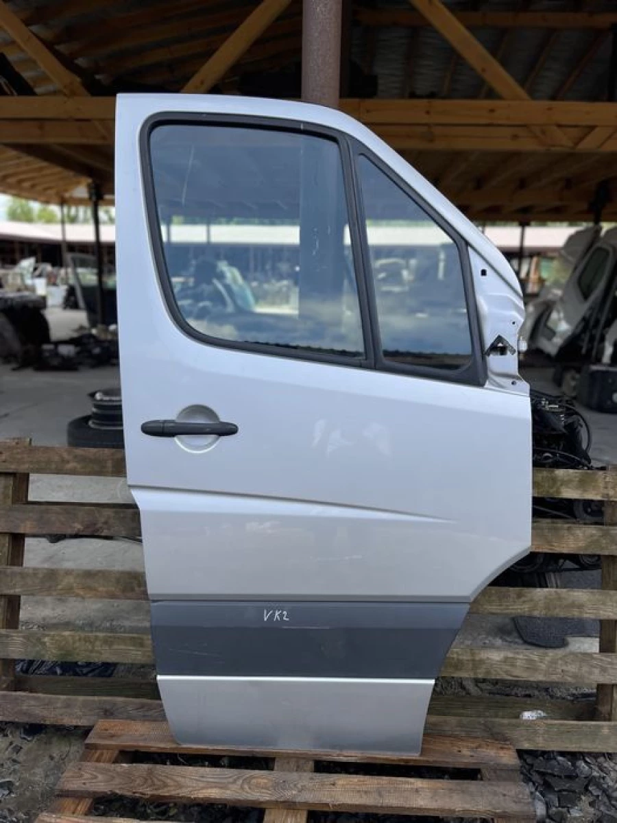 Передні двері права Volkswagen Crafter 06-15р Sprinter 906 Крафтер