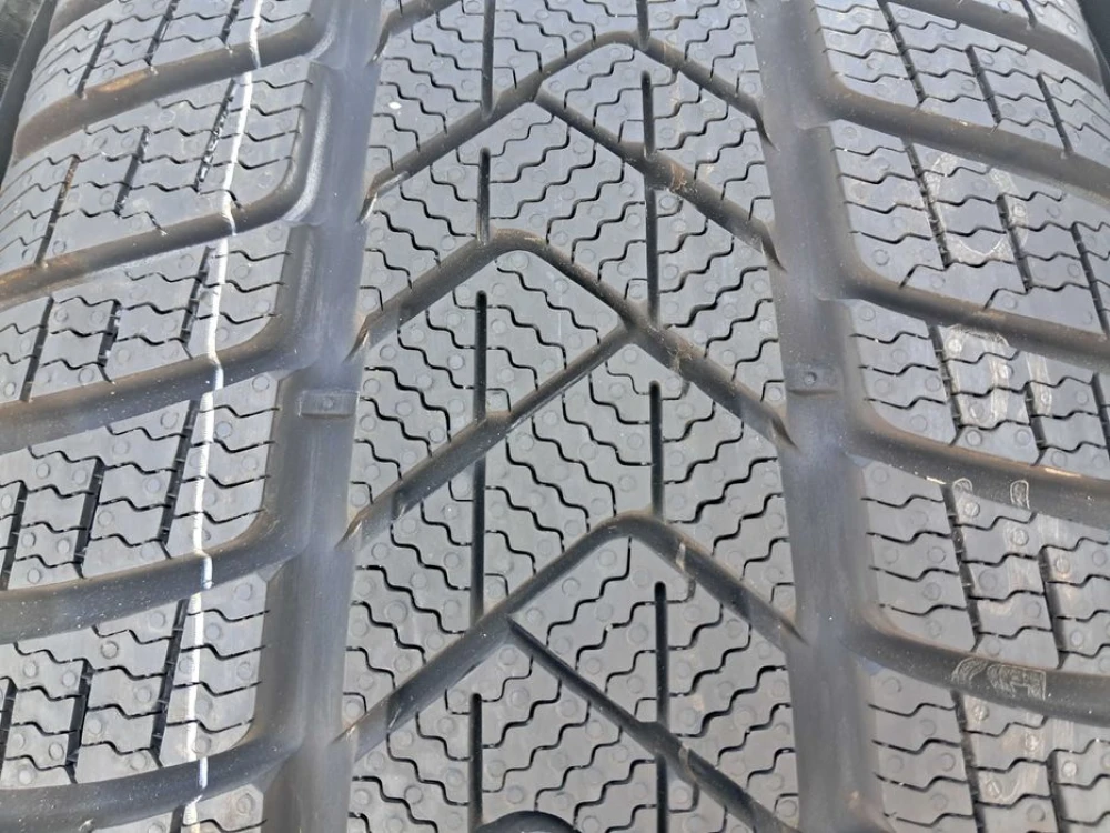 Резина зима НОВА Pirelli 245/50 R18 Sottozero 3* RFT BMW X4 X3 5GT 5
