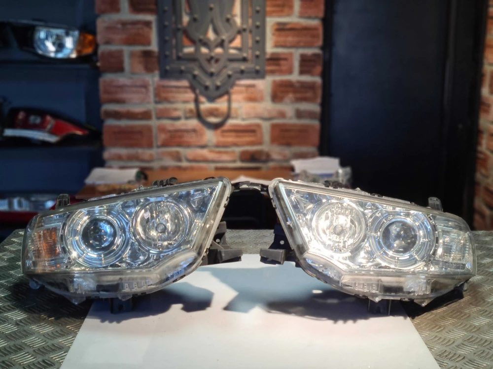 противотуманная фара фонарь фонари стоп Mitsubishi Pajero sport L200