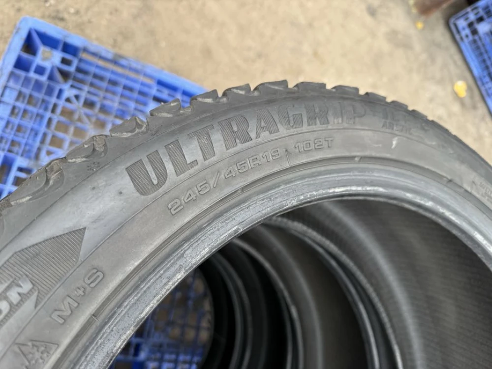 245/45 r19 Goodyear UltraGrip Резина зимняя
