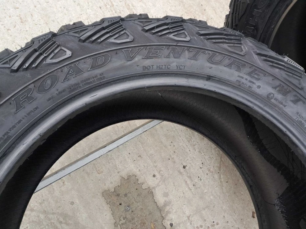 Резина 90% протектор Kumho 37x14.00 R24 Road Venture MT