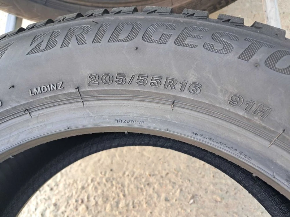 Резина зима 90% протектор Bridgestone 205/55 R16 Blizzak LM001 EVO