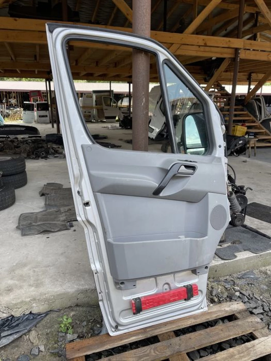 Передні двері ліва VW Crafter 06-16р Крафтер