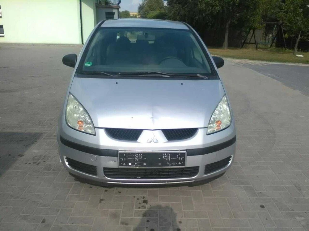 mitsubishi Colt 2004-2007pp кузовщина,вживані автозапчастини