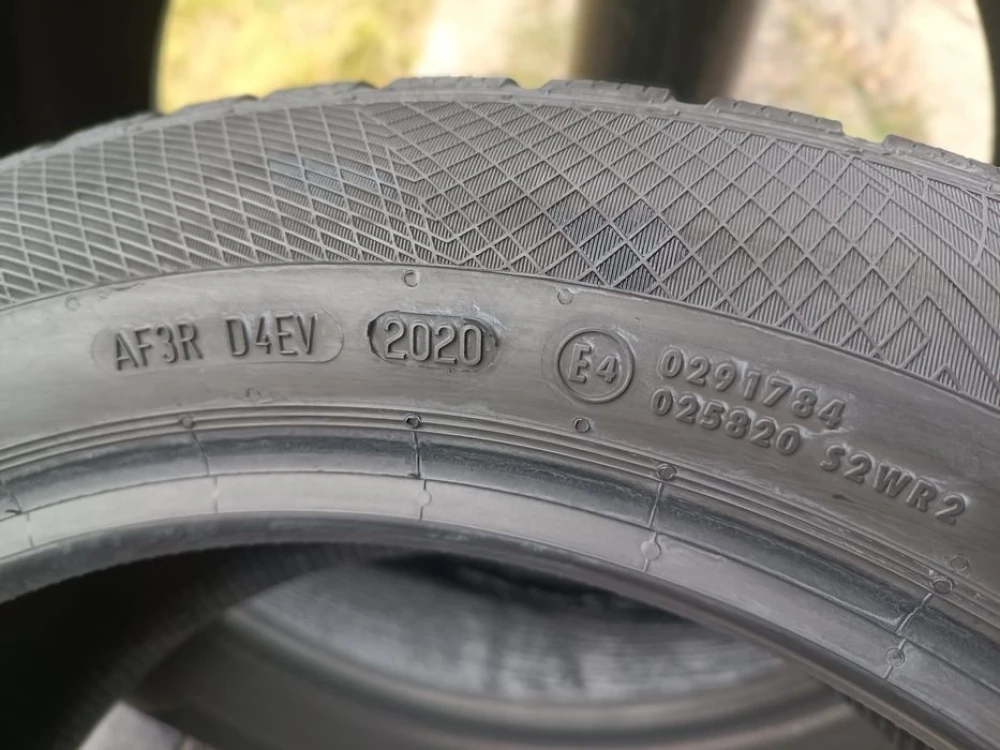 Зимові шини Continental 215/55 R17 резина Р17