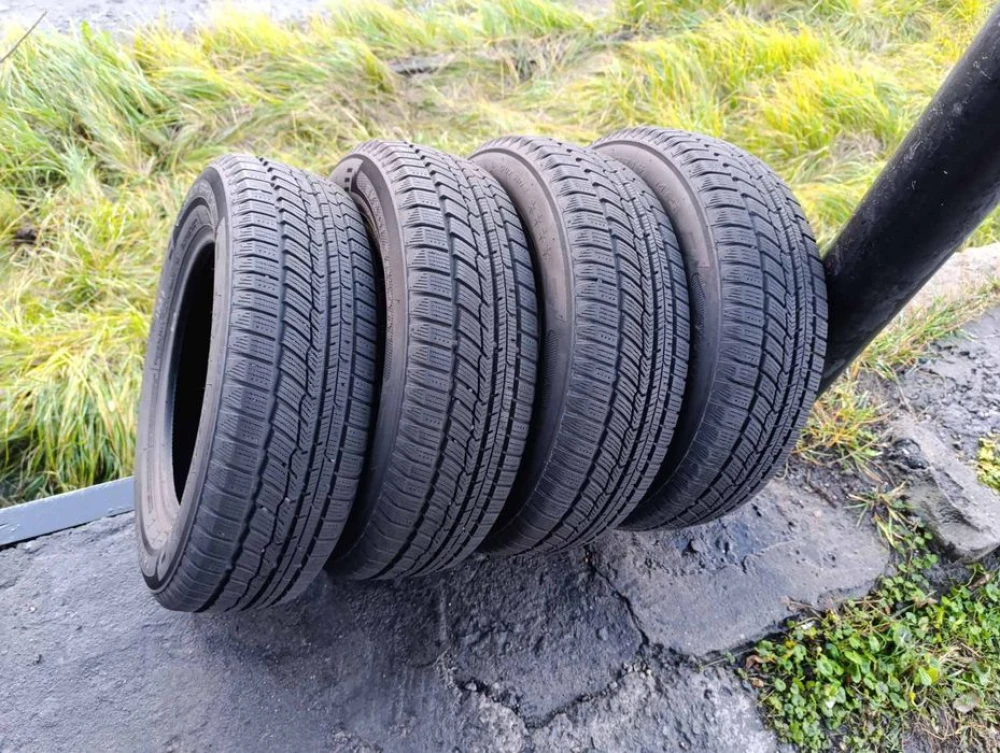 Майже нові зимові шини Austone 175/70 R14