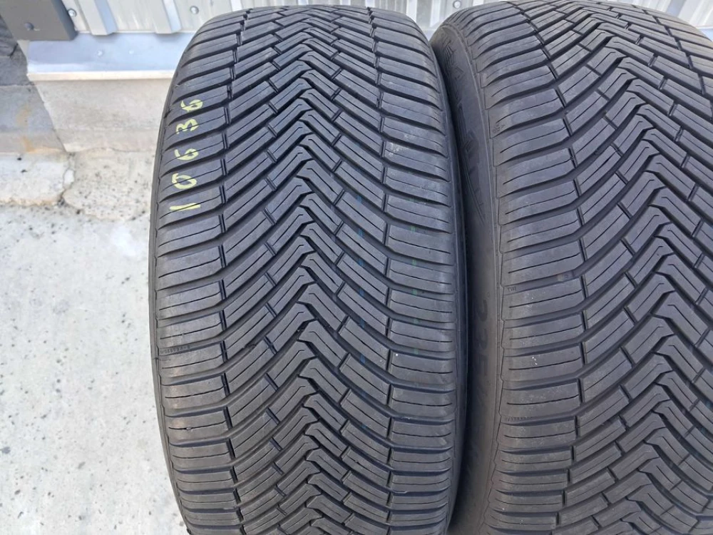 Резина 90% протектор Continenrtal 235/45 R18 All Season Contact DOT23