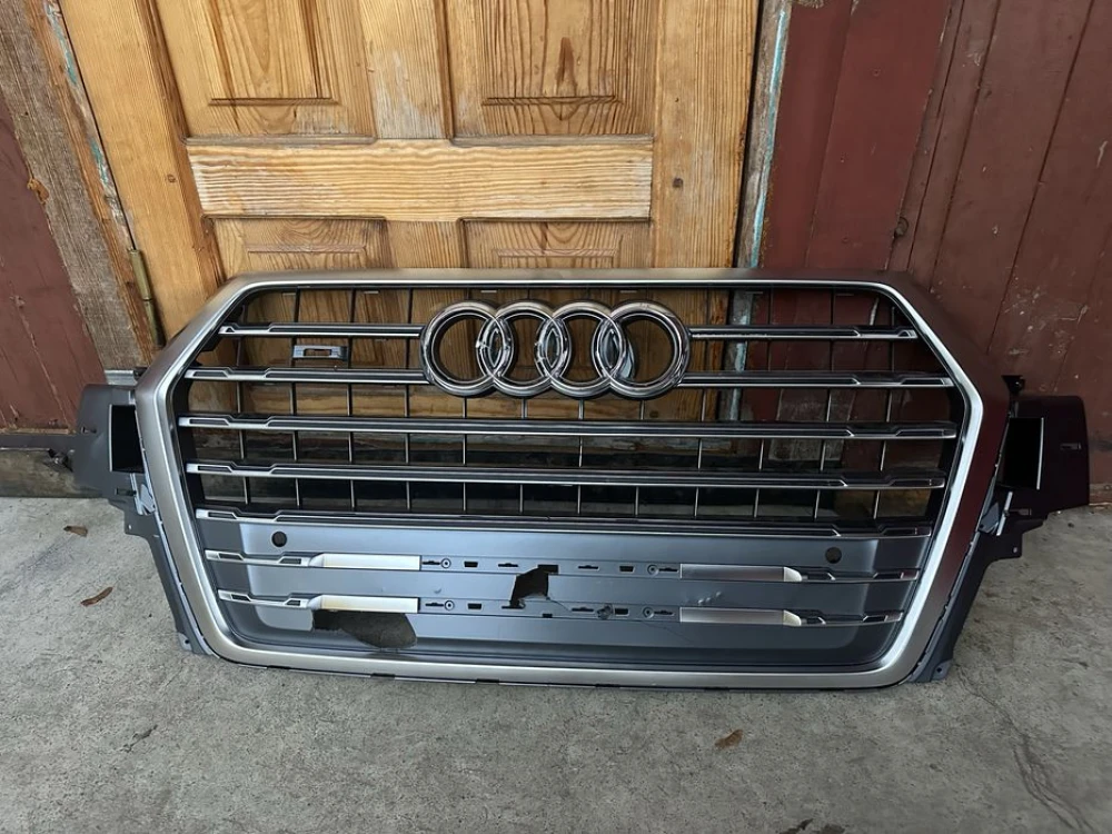Audi Q7, SQ7 4m решітка бампера