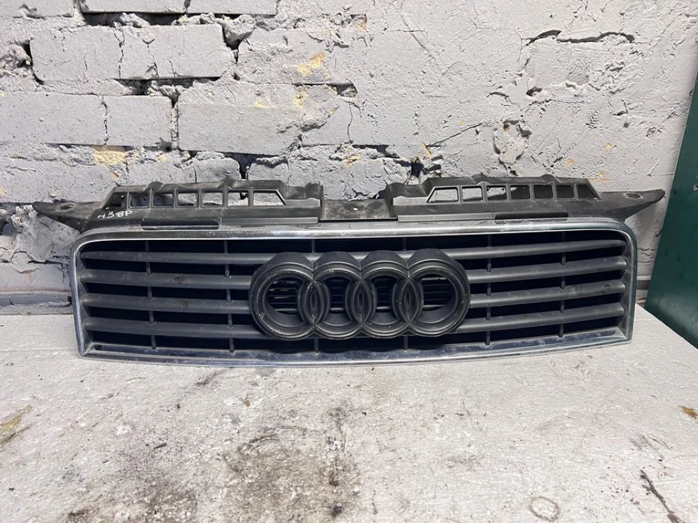 Решітка радіатора Решетка Радиатора Audi A3 8P Ауді  8P3853651