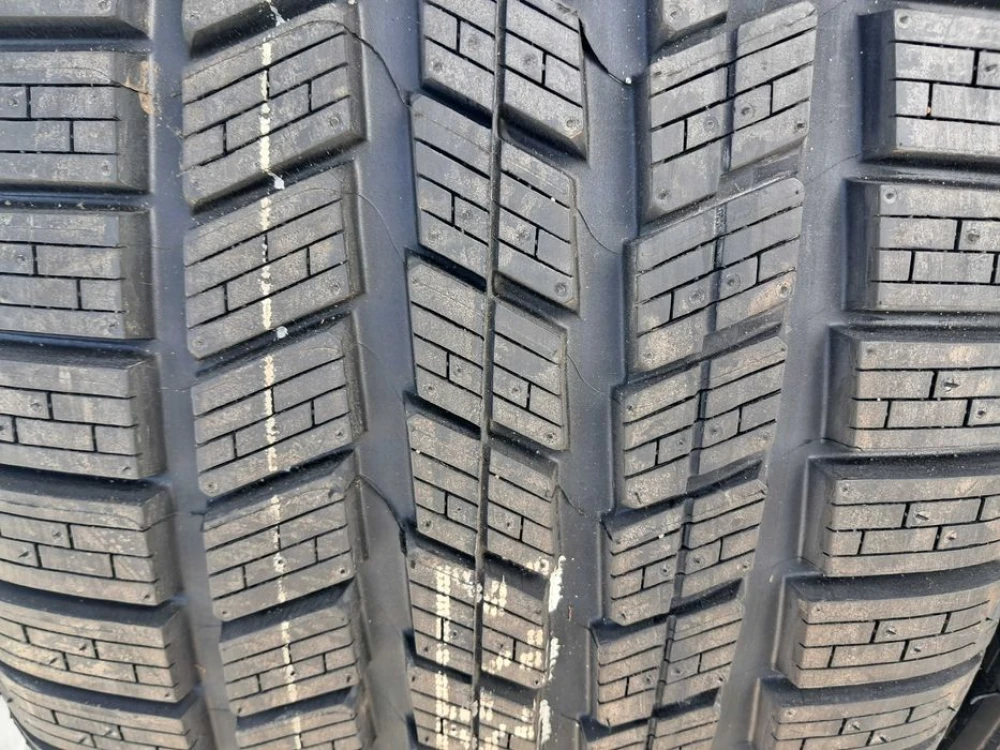 Резина зима НОВА Pirelli 275/40 R20 Scorpion Ice&Snow * RunFlat