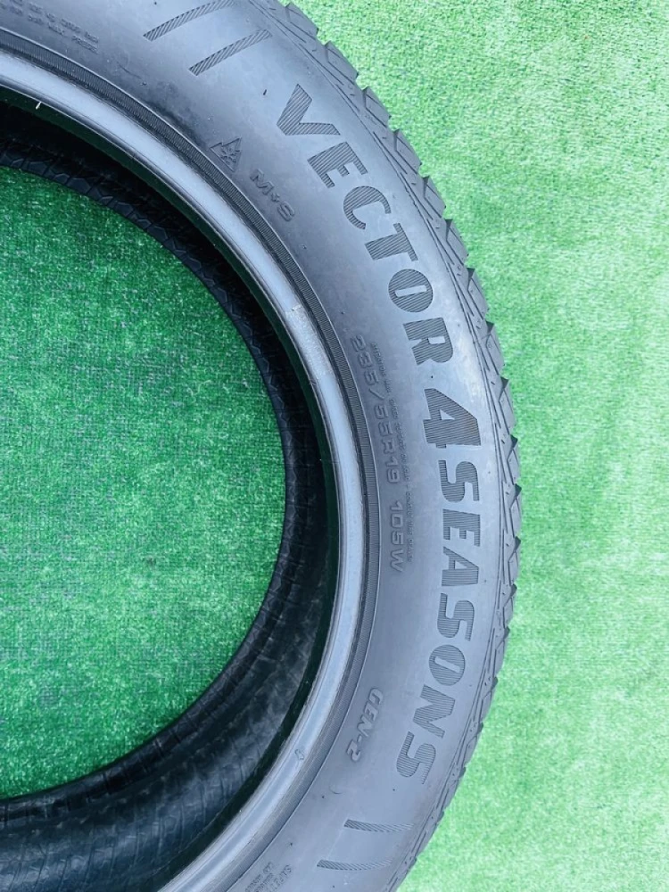 Одиночка 235/55 R19 Good Year Vector 4 seasons 2019p