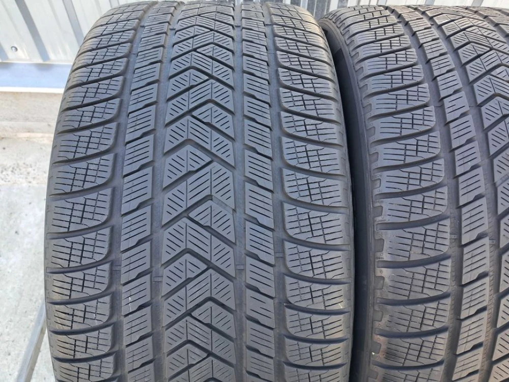 Резина зима 90% протектор Pirelli 325/35 R22 Scorpion Winter MO GLE