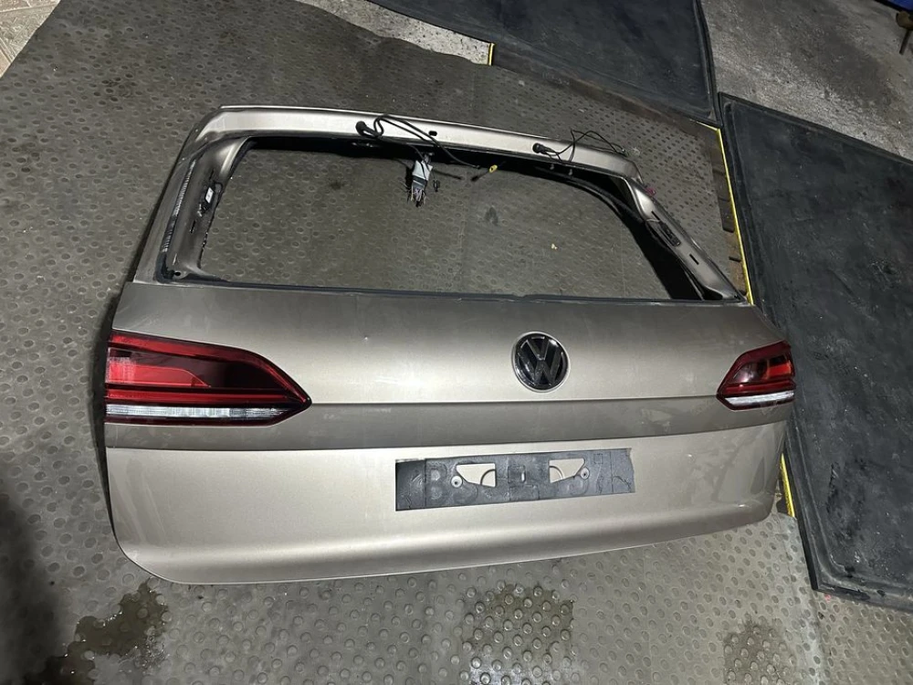Touareg CR Шторка багажника, ролета