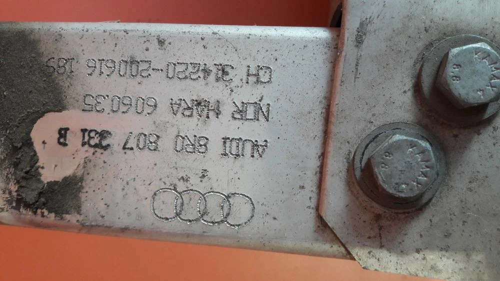 Усилитель заднего бампера 8K0807318B Audi Q5 Ауди ку5 кю5