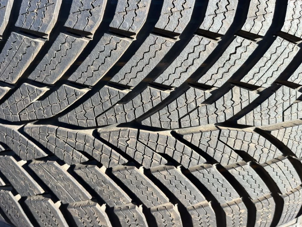 225/45 r17 Continental WintetContact TS870 Резина зимняя НОВАЯ