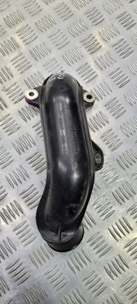 Патрубок інтеркулера правий Mazda SH0113332