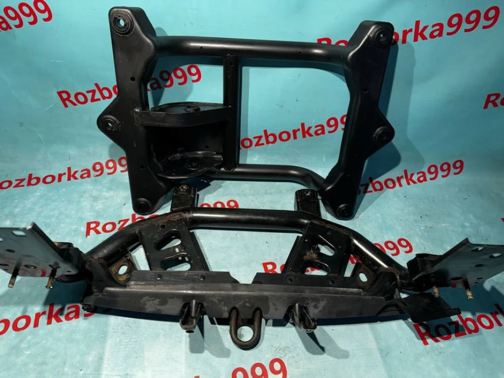 Подрамник балка кпп Land rover Range Rover Vogue L322