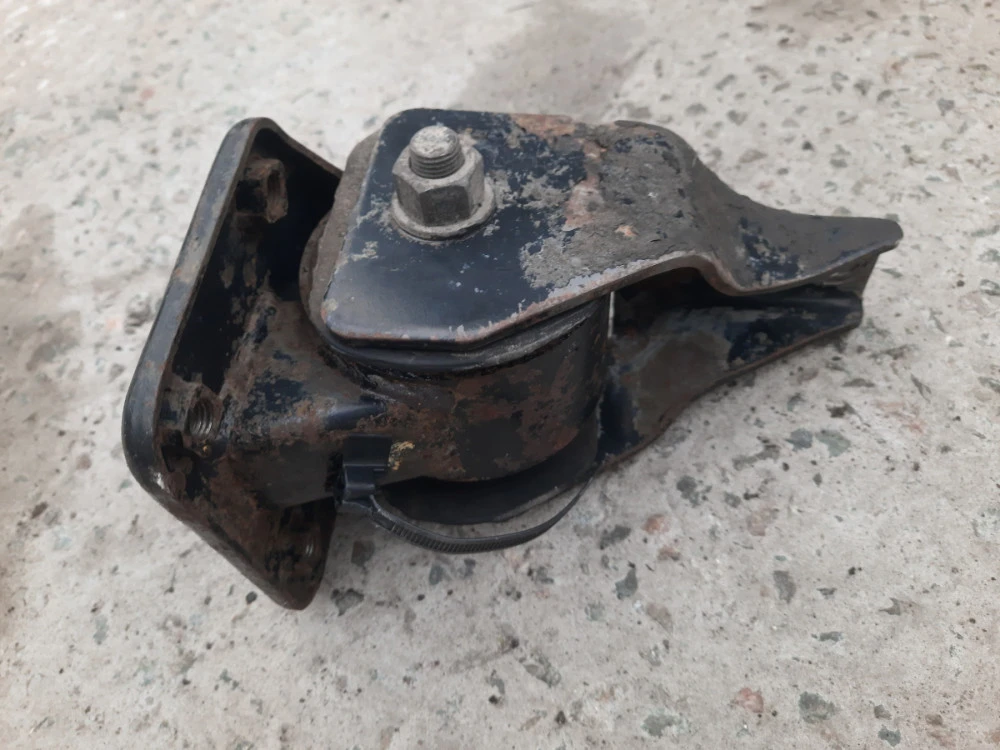 Подушка двигателя Mitsubishi Colt Lancer IV Разборка