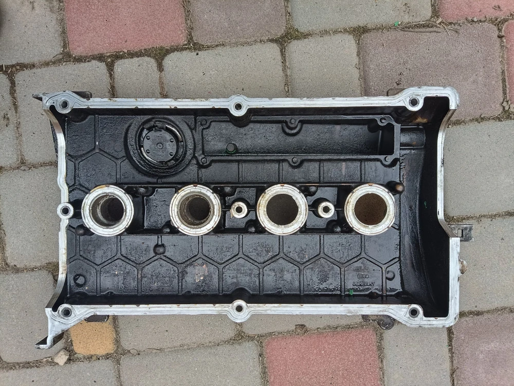 Клапанна кришка Vw Audi 1.8 ADR 06B103475E