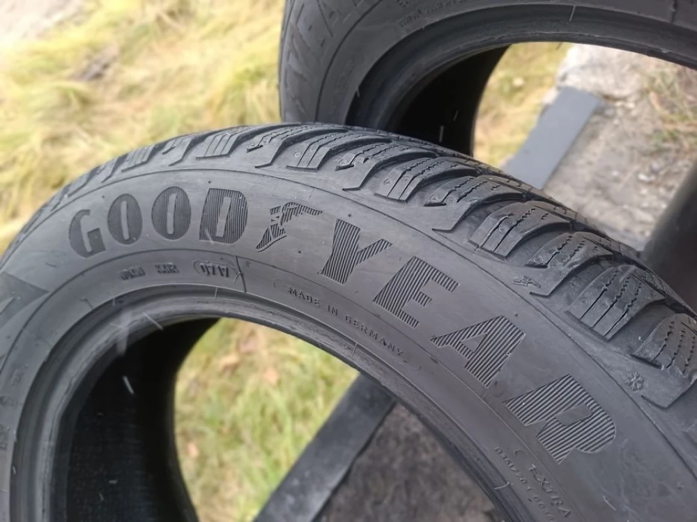 Зимові шини Goodyear 205/60 R16 резина Р16