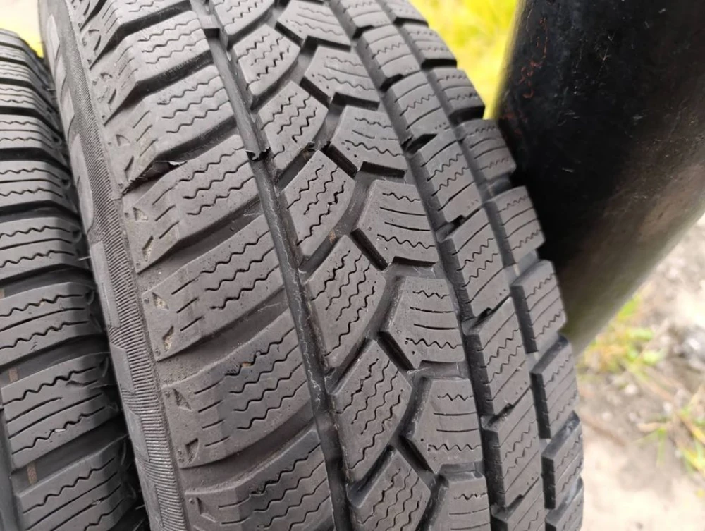 Майже нові зимові шини Sunfull 185/65 R15 резина Р15