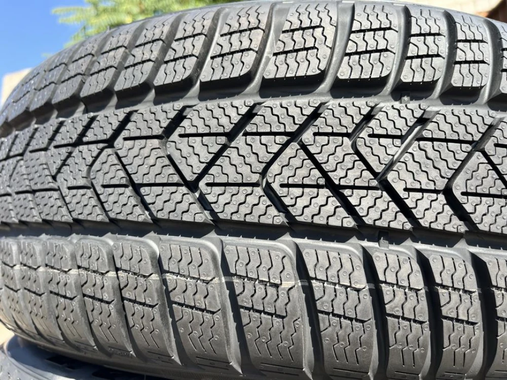 225/55 r17 Pirelli Sottozero 3 winter RSC 23 год НОВAЯ Резина зимняя