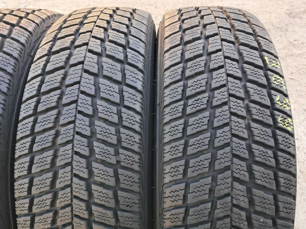 Резина зима 95% протектор Roadstone 215/70 R16 Winguard SUV