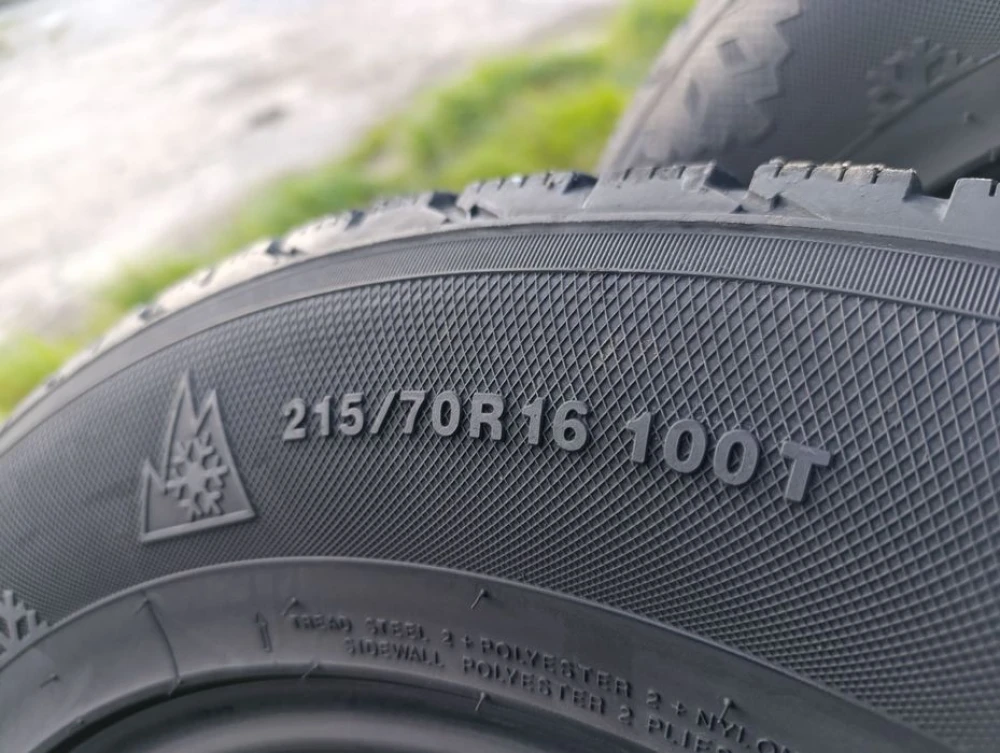 Зимові шини Kumho 215/70 R16 резина Р16