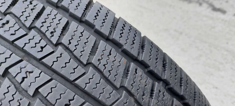Резина зима 85%(8мм) протектор Hankook 235/65 R16C Winter RW06