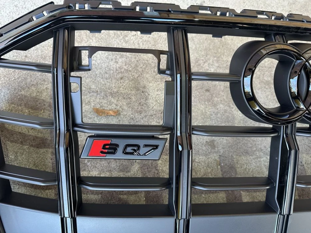 Решітка ОРИГІНАЛ Audi Q7. SQ7