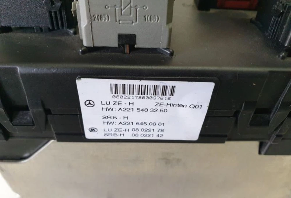 Блок предохранителей задний Mercedes W221 S-Class A2215450801 Разборка