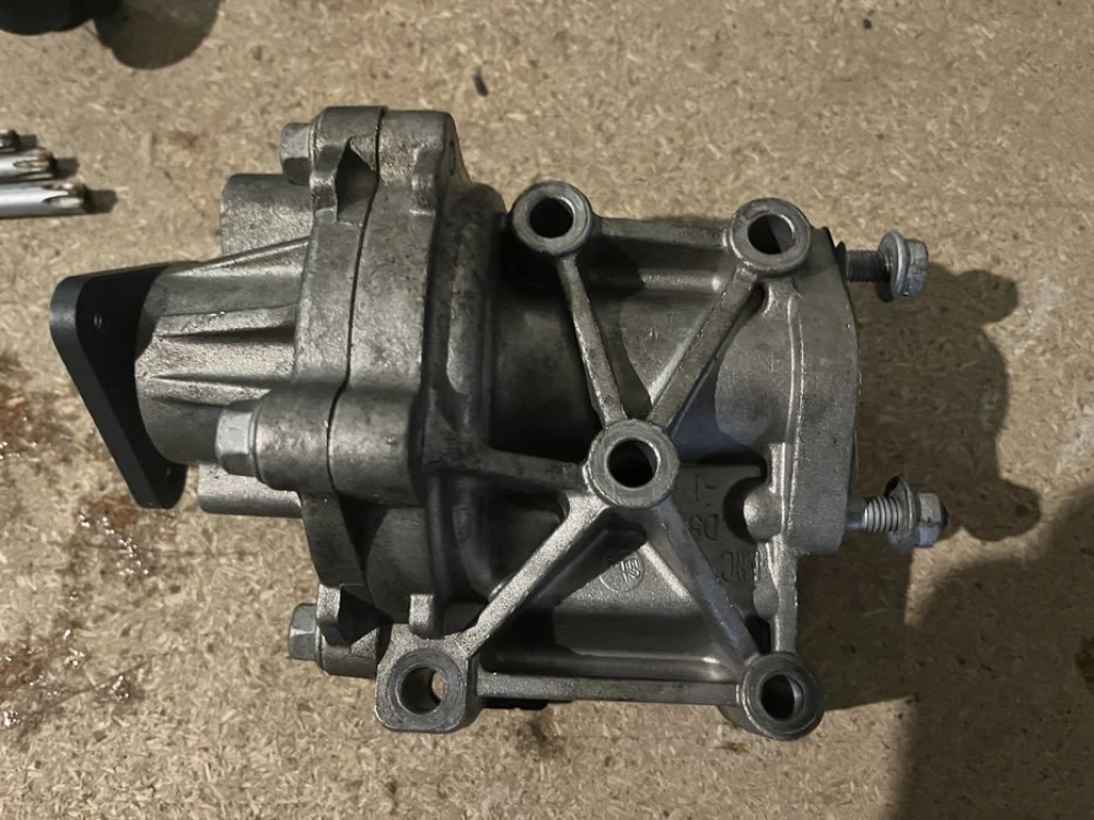 Помпа jeep cherokee kl 2.4 2018 2019 2020