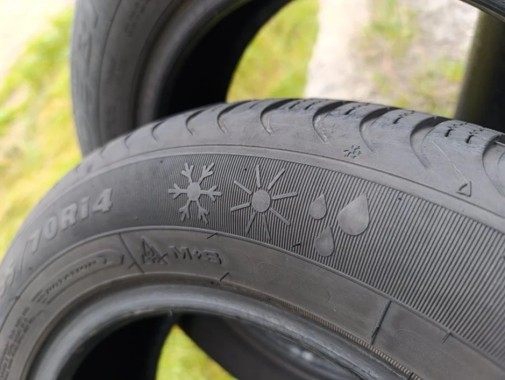 Всесезонні шини Debica 165/70 R14